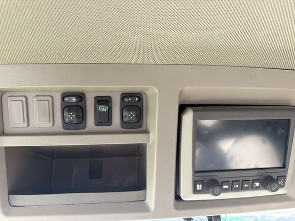 Image of John Deere 8R 340 equipment image 4