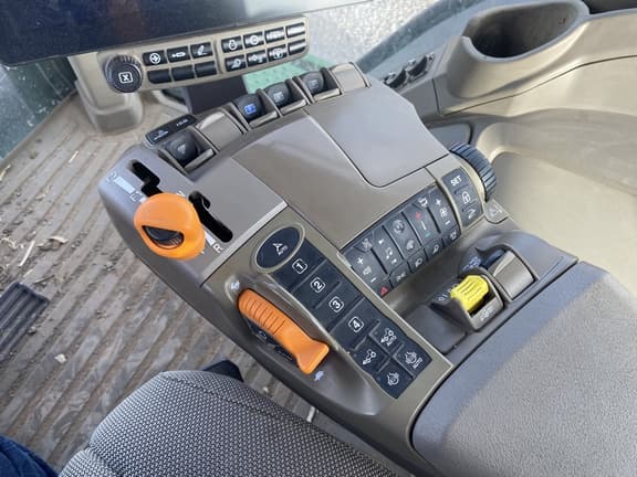 Image of John Deere 8R 340 equipment image 2