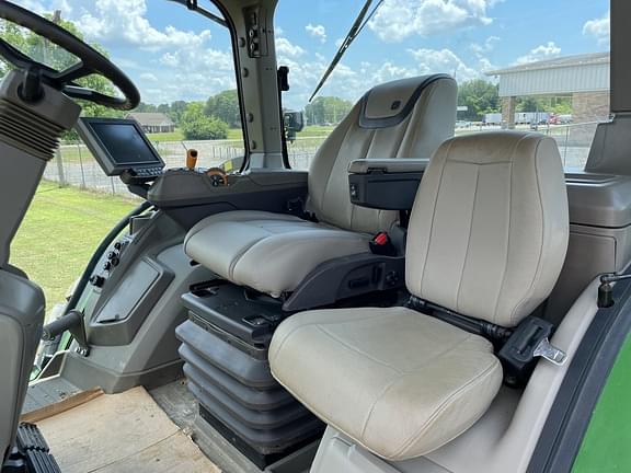 Image of John Deere 8R 340 equipment image 4