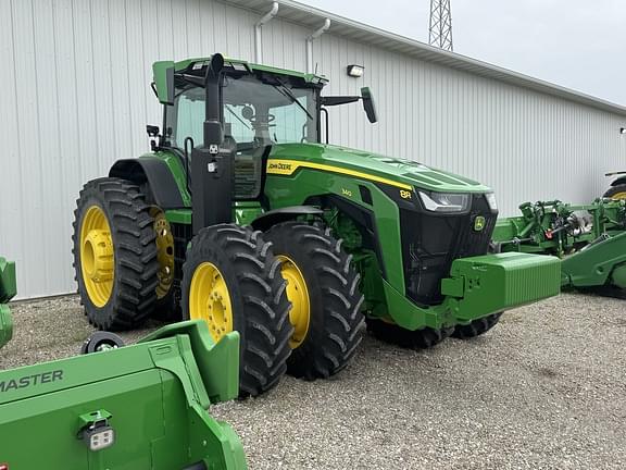 Image of John Deere 8R 340 equipment image 4