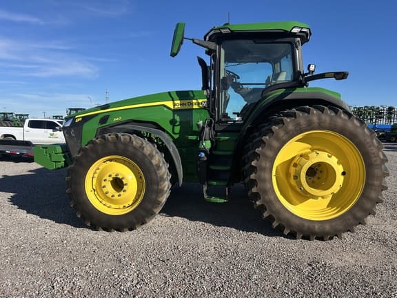 Image of John Deere 8R 340 equipment image 2
