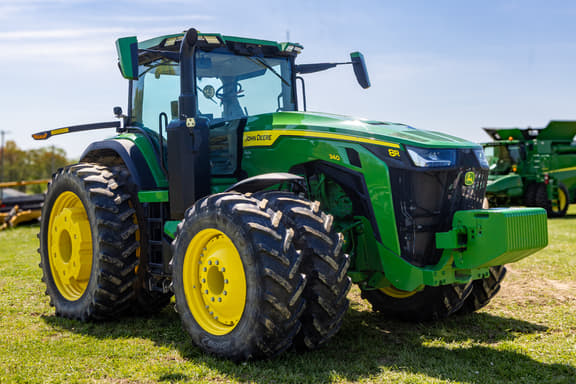 Image of John Deere 8R 340 equipment image 2