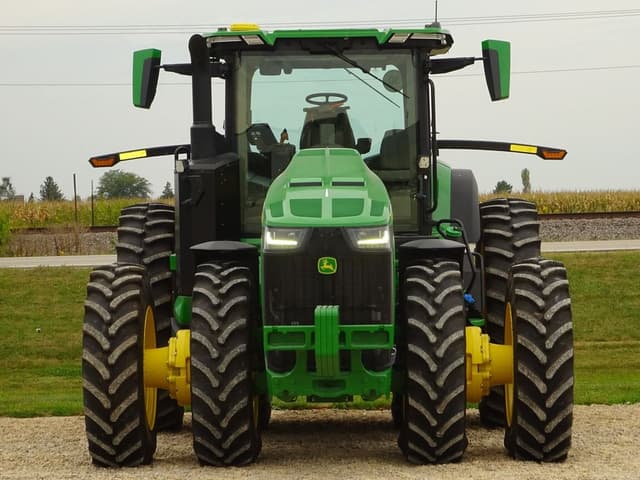Image of John Deere 8R 340 equipment image 2