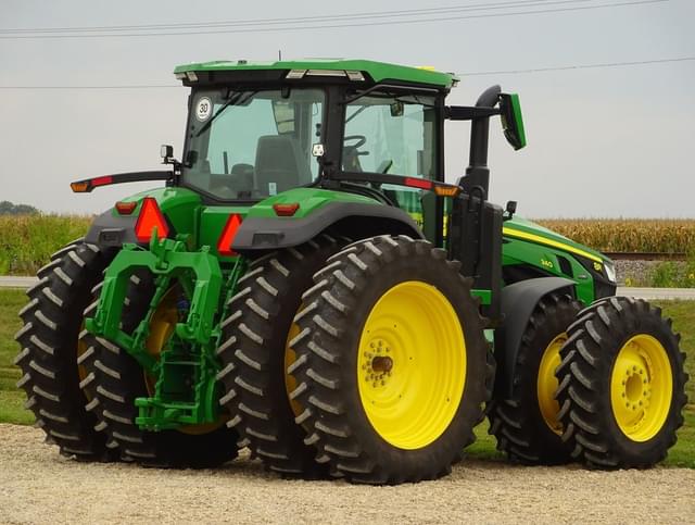 Image of John Deere 8R 340 equipment image 4