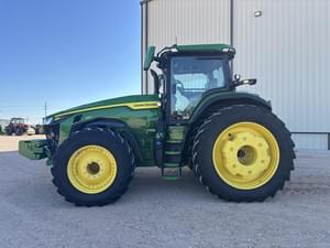2024 John Deere 8R 340 Image