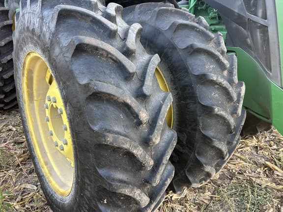 Image of John Deere 8R 340 equipment image 2
