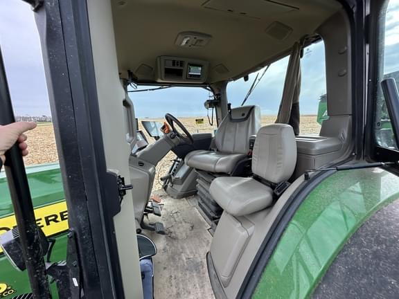 Image of John Deere 8R 340 equipment image 4