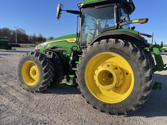 Image of John Deere 8R 340 equipment image 2