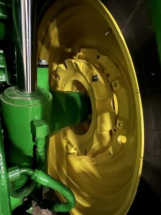 Image of John Deere 8R 340 equipment image 4