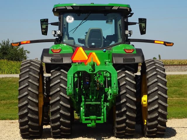 Image of John Deere 8R 340 equipment image 4