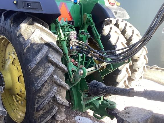 Image of John Deere 8R 340 equipment image 4