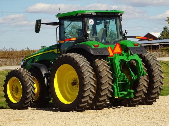 Image of John Deere 8R 340 equipment image 4