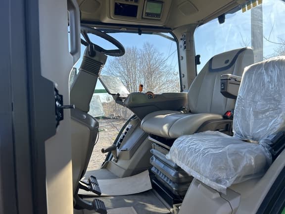 Image of John Deere 8R 340 equipment image 3