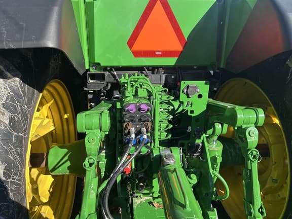 Image of John Deere 8R 340 equipment image 4