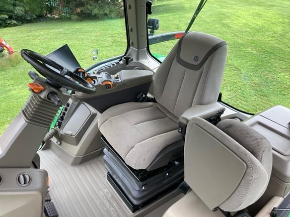 Image of John Deere 8R 340 equipment image 4