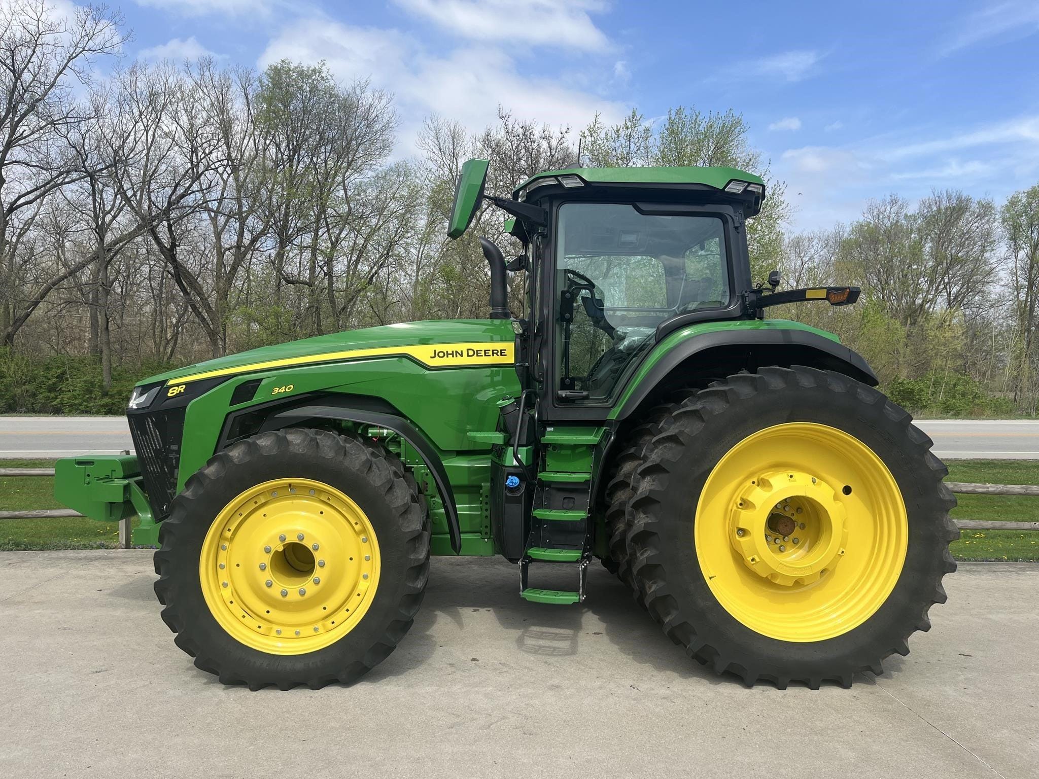 2024 John Deere 8R 340 Equipment Image0
