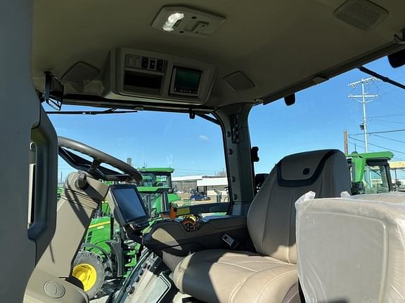 Image of John Deere 8R 340 equipment image 4