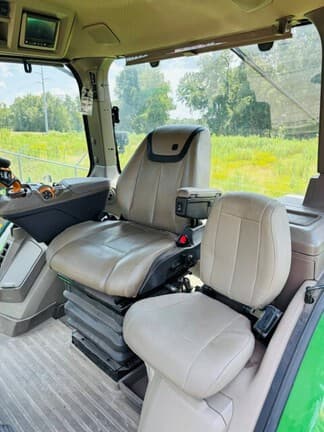 Image of John Deere 8R 370 equipment image 4