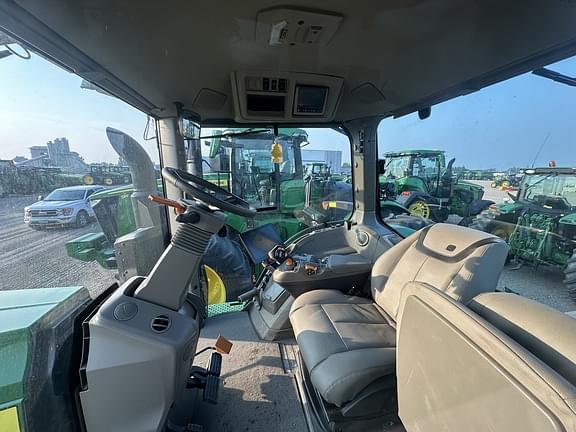 Image of John Deere 8R 370 equipment image 4