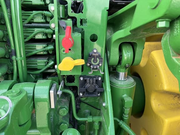 Image of John Deere 8R 370 equipment image 4