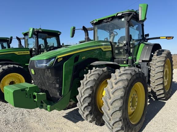 Image of John Deere 8R 370 equipment image 1