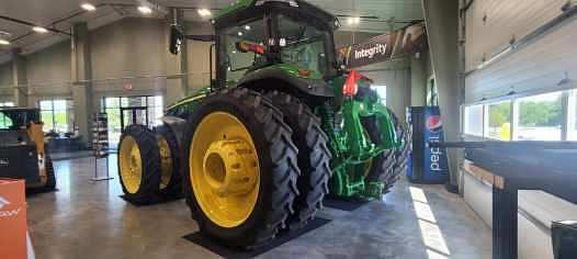Image of John Deere 8R 370 equipment image 2