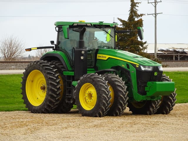 Image of John Deere 8R 370 equipment image 1