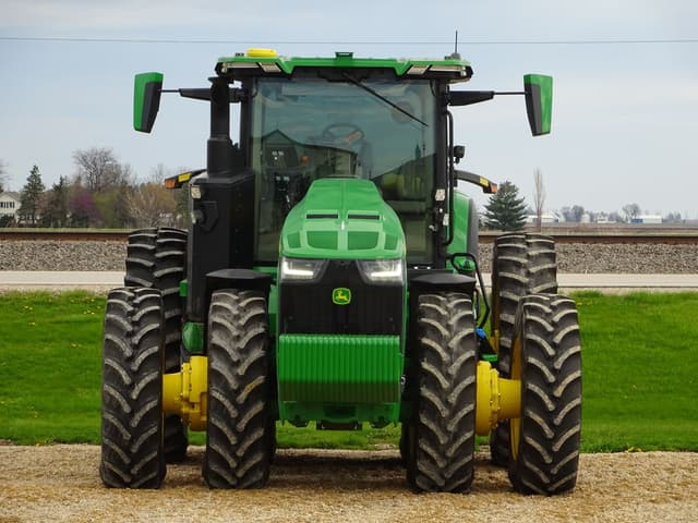 Image of John Deere 8R 370 equipment image 2