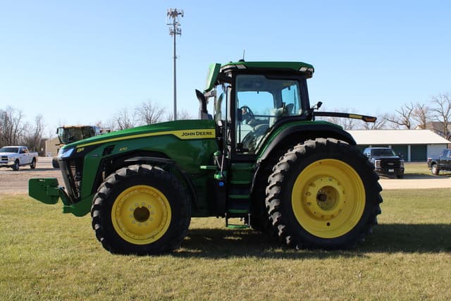 Image of John Deere 8R 370 equipment image 2