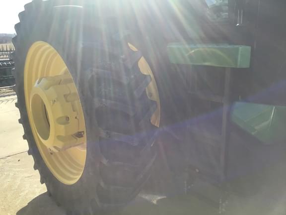 Image of John Deere 8R 370 equipment image 4