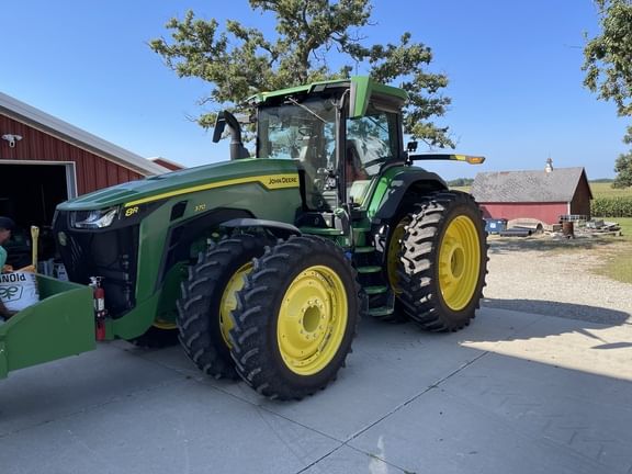 2024 John Deere 8R 370 Equipment Image0