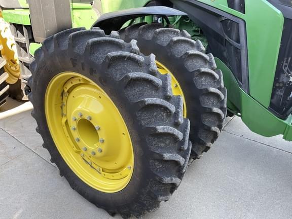 Image of John Deere 8R 370 equipment image 4