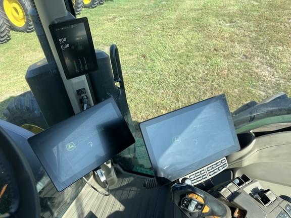 Image of John Deere 8R 370 equipment image 2