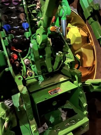Image of John Deere 8R 370 equipment image 4