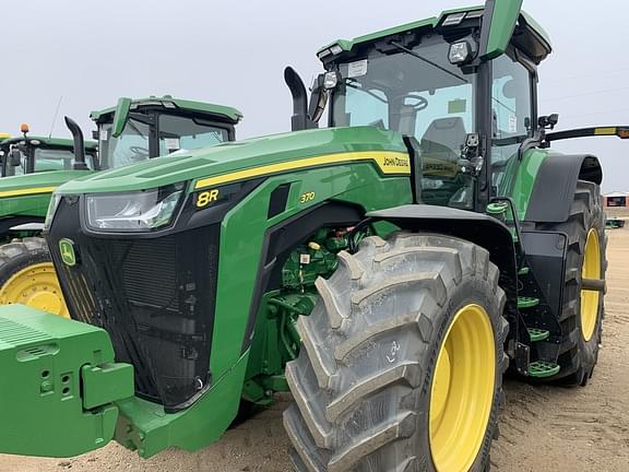 Image of John Deere 8R 370 equipment image 2