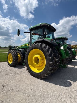 Image of John Deere 8R 370 equipment image 2