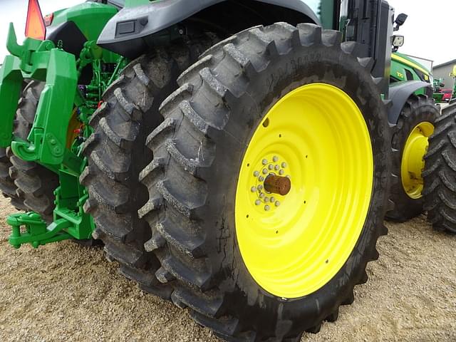 Image of John Deere 8R 370 equipment image 4