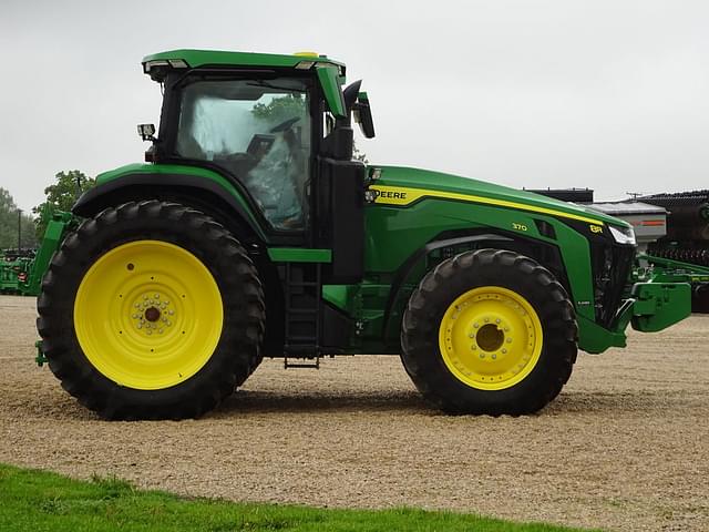 Image of John Deere 8R 370 equipment image 2