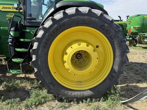 Image of John Deere 8R 370 equipment image 2