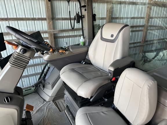 Image of John Deere 8R 370 equipment image 2