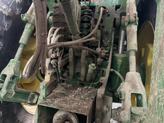 Image of John Deere 8R 370 equipment image 4