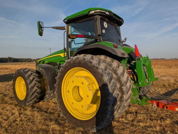 Image of John Deere 8R 370 equipment image 4