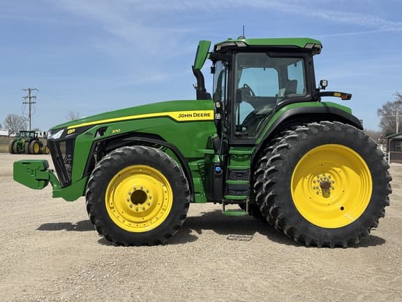 Image of John Deere 8R 370 equipment image 2