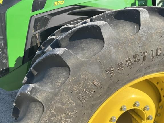 Image of John Deere 8R 370 equipment image 2