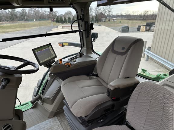 Image of John Deere 8R 370 equipment image 4