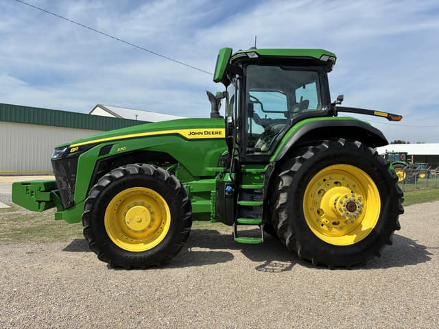 Image of John Deere 8R 370 equipment image 1