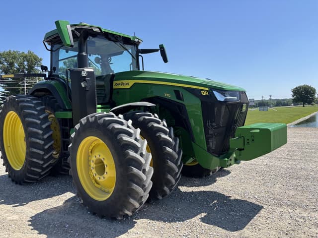 Image of John Deere 8R 370 equipment image 2