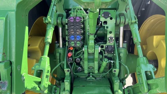 Image of John Deere 8R 370 equipment image 4