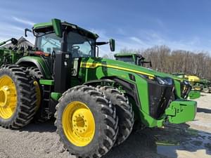 2024 John Deere 8R 370 Image