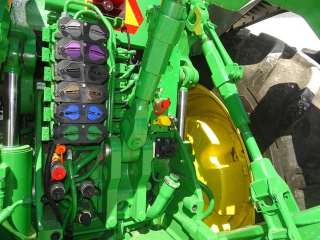 Image of John Deere 8R 370 equipment image 4